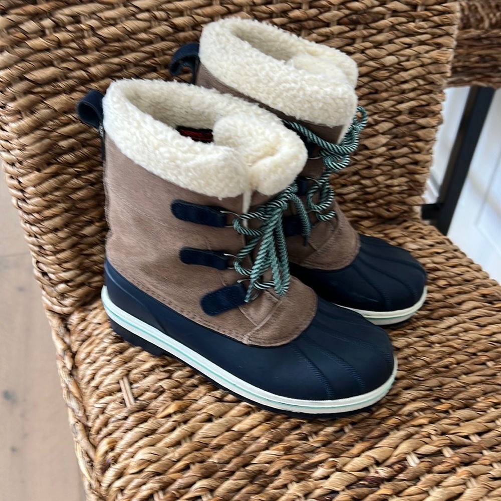 Girls snow boats